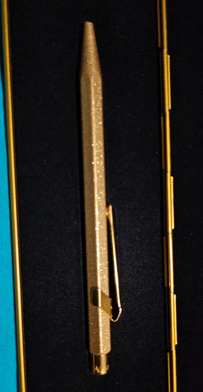 Stylo bille 849 edition goldbar marque carand'ache - photo numéro 6