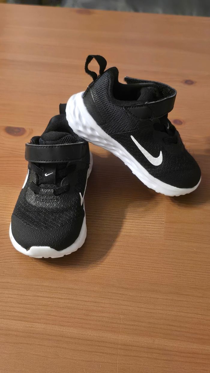 Neuves (non portées) 🤩🥰baskets NIKE unisex pointure 21 🥰🤩