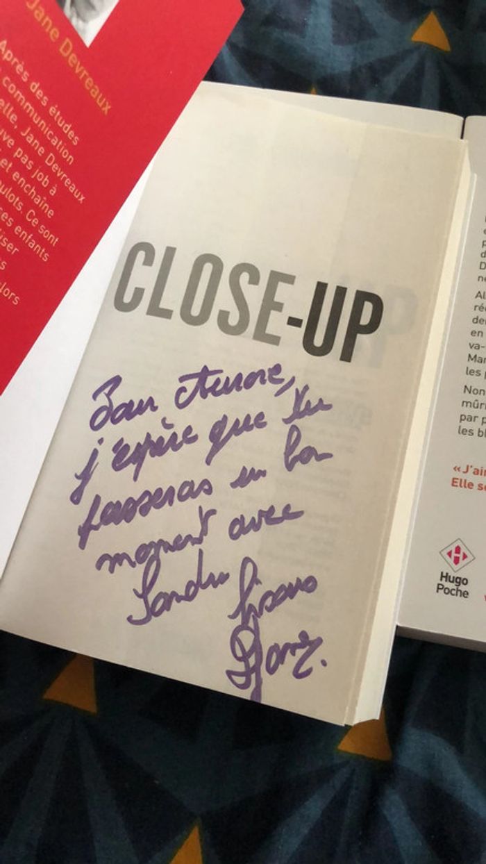 Livre trilogie  close up - photo numéro 3