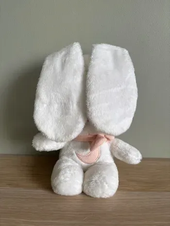 Peluche lapin coucou cache