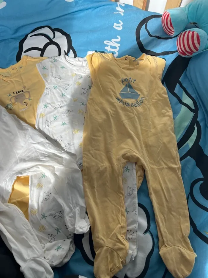 Lot de 4 pyjamas à pieds 23 mois - photo numéro 3