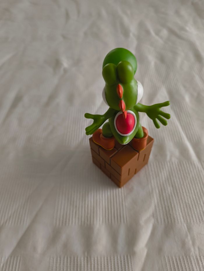 Figurine yoshi socle brique - photo numéro 3