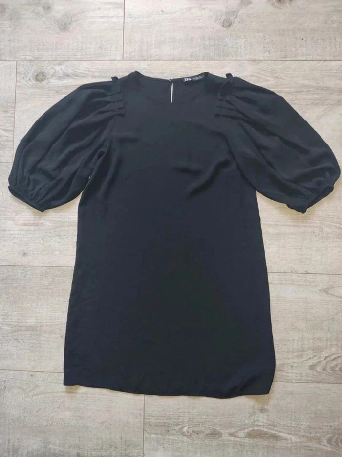 Robe mi-longue manches ballons 3/4 noire détails épaules froncés taille S Zara - photo numéro 6