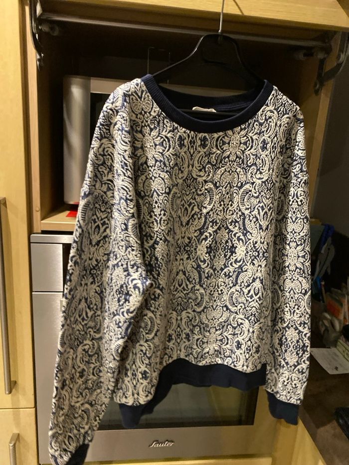 Pull femme, cache-cache