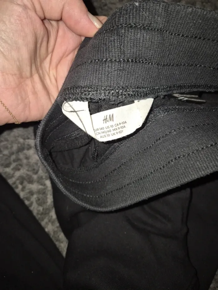 Jogging h&m 9 10 ans noir - photo numéro 3
