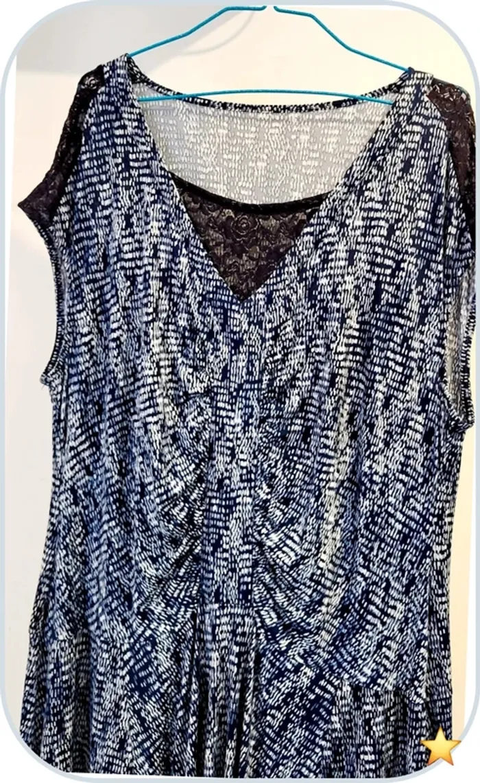 Robe fluide imprimée avec détails en dentelle – Très bon état - Bleu - Taille 40 - photo numéro 3