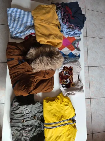 Lot vetements 3 ans garçon imperméable, blouson, pull, chemises etc