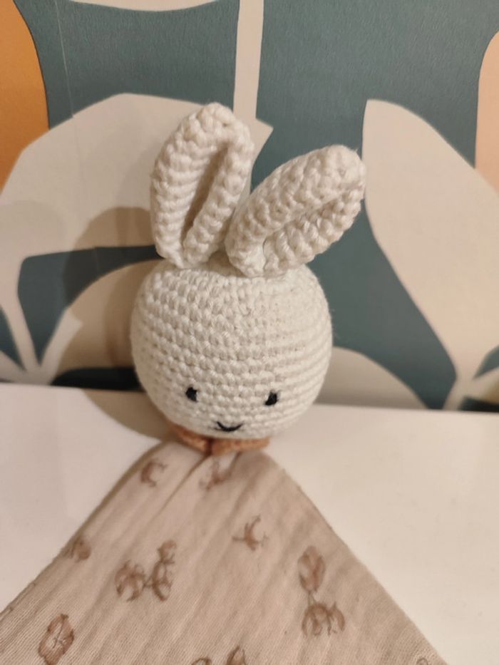 Doudou plat lapin crochet gaze de coton fait main - photo numéro 3