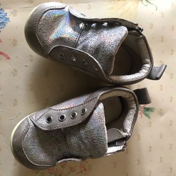 Chaussure marron à paillette pointure 20