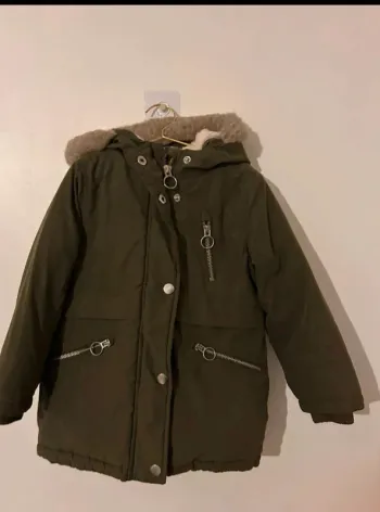Manteau Primark taille 2-3 ans en parfait état