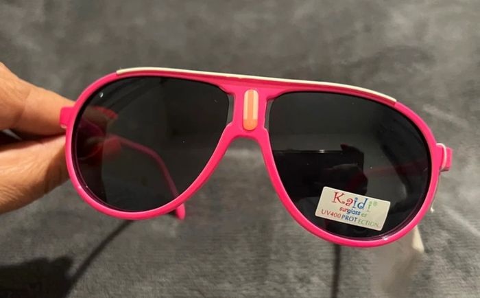 Lunette de soleil enfant fille rose fluo neuve et étiqueté - photo numéro 3