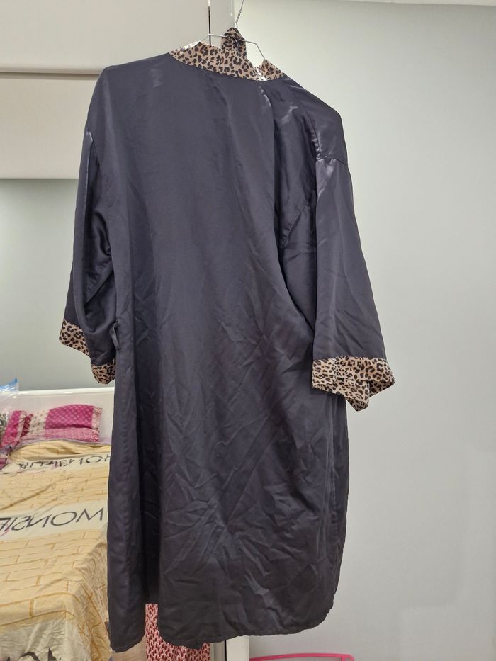 Robe de chambre grise et léopard - photo numéro 2