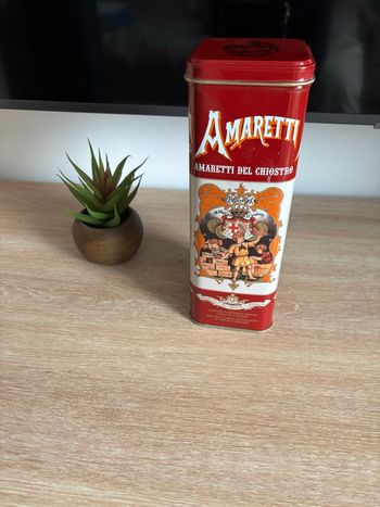 Boîte en métal décoration ou rangement amaretti