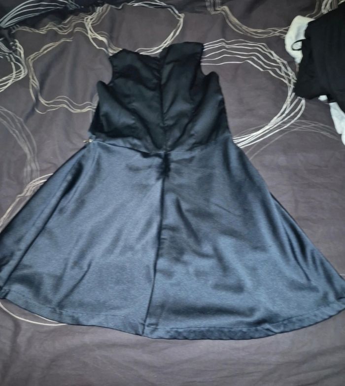 Robe en satin taille xs - photo numéro 2