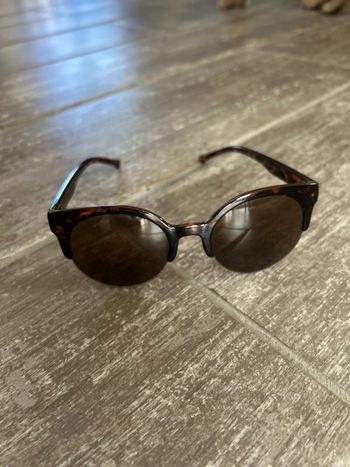 Lunette de soleil femme