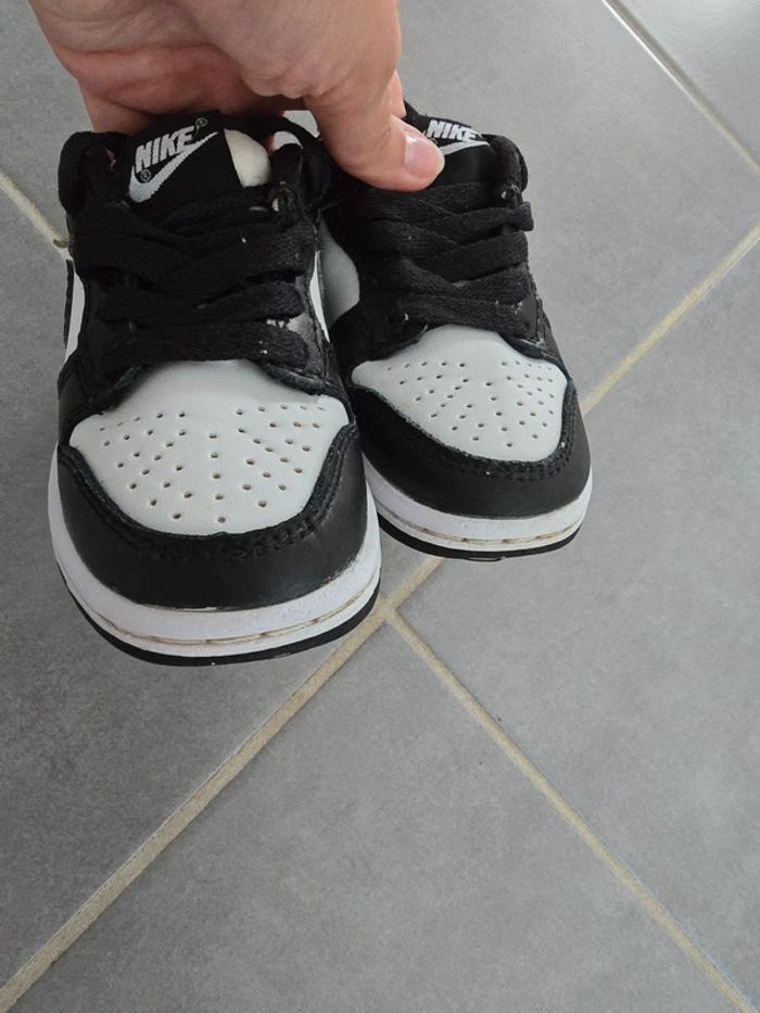Basket Dunk noir et blanche - photo numéro 3