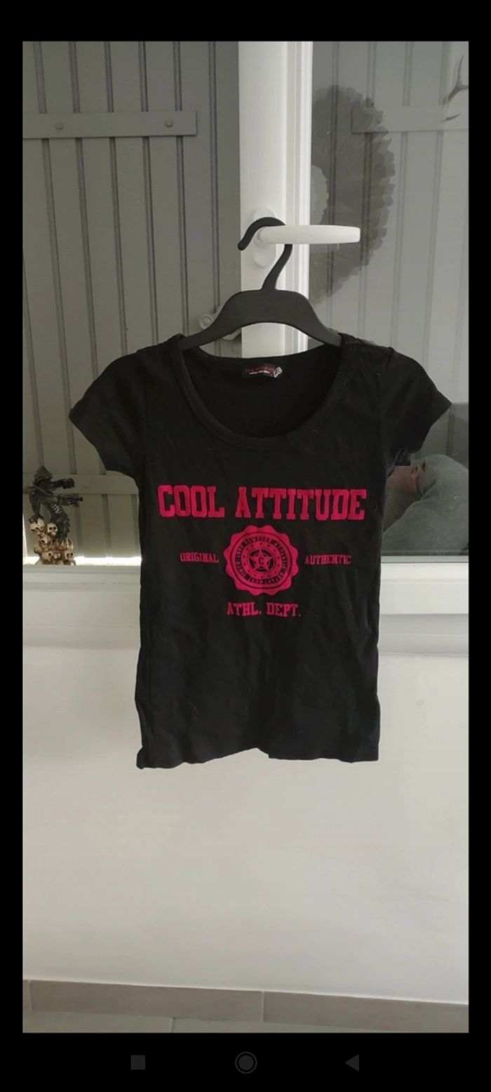 Lot de 2 Tee shirt femme avec écriture argenté et rose taille M et L très bon état peut se vendre séparément