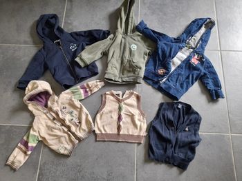 Caisse vêtements 12 mois