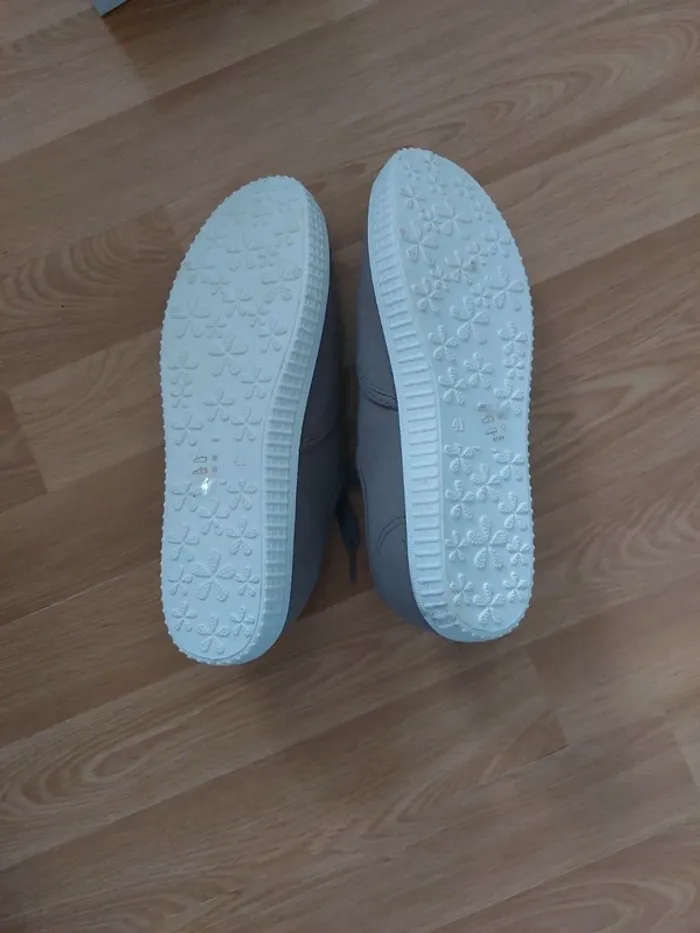 Chaussures grises - photo numéro 3