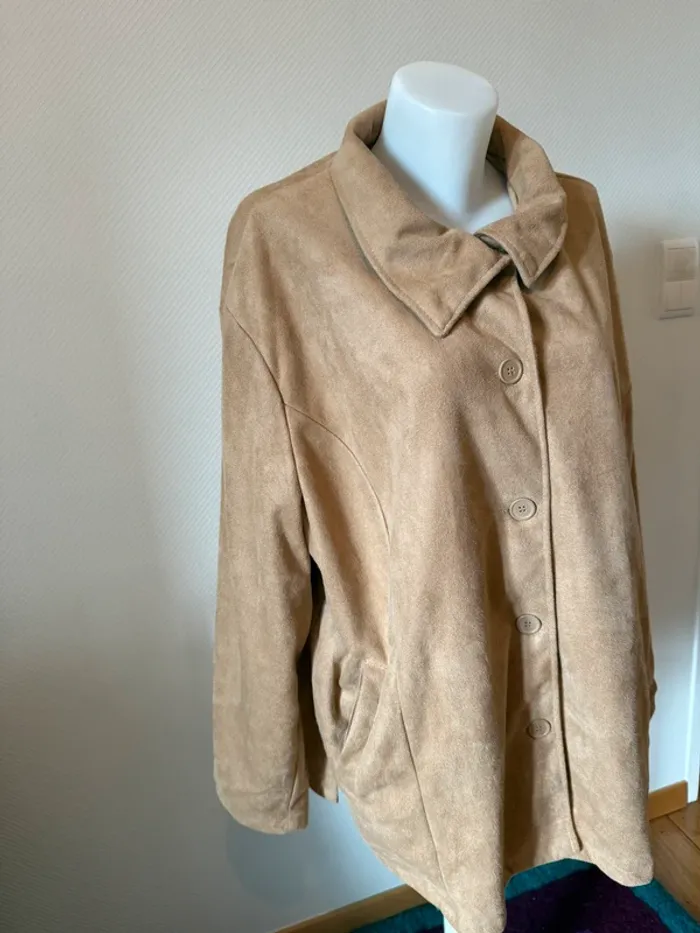 Veste grande taille en suédine vintage en très bon état taille 54 - photo numéro 2