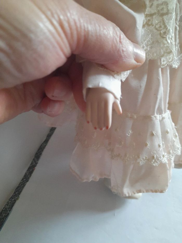 Poupée  porcelaine vintage - photo numéro 4