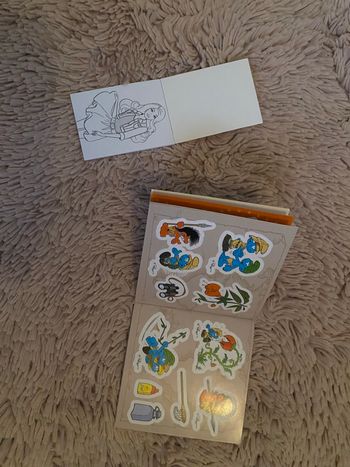 Petit bloc Barbie et autocollant Schtroumpfs