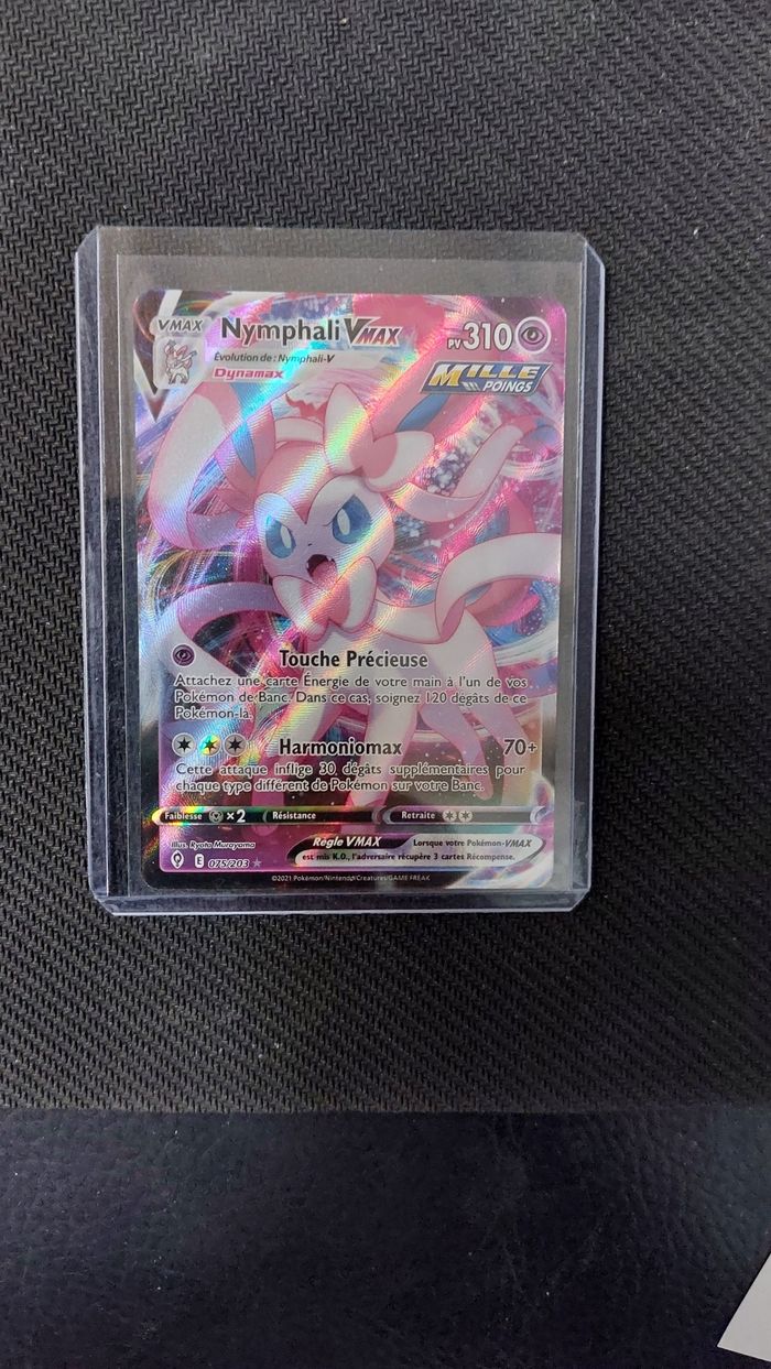 Nymphali VMAX 075/203