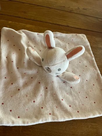 Doudou lapin rose pale à pois en velours