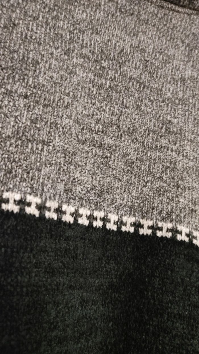 Pull col roulé maille chenille bicolore noir et gris Lisere blanc au milieu mange trois quart - photo numéro 7