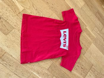 TEE shirt comme neuf 4 ans levis