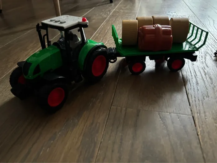 Tracteur avec ballots paille tbe