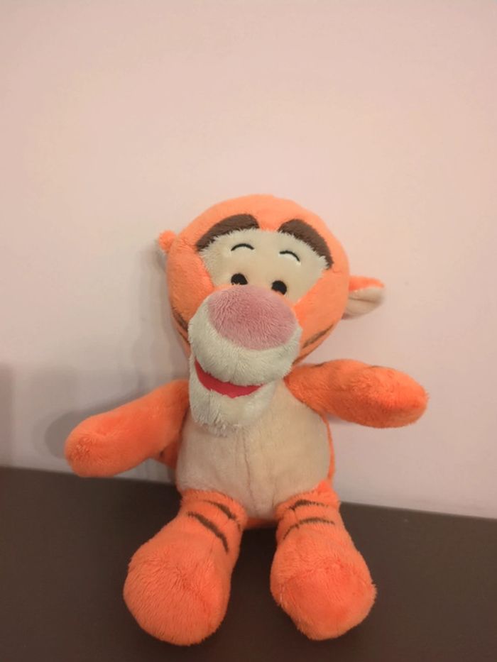 peluche Disney tigrou
