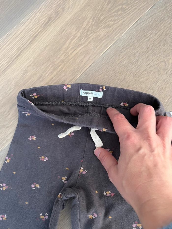 Pantalon fin T. 24m - photo numéro 2