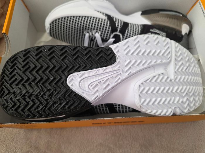 Basket nike lebron witness VII neuf pointure  44 original - photo numéro 7
