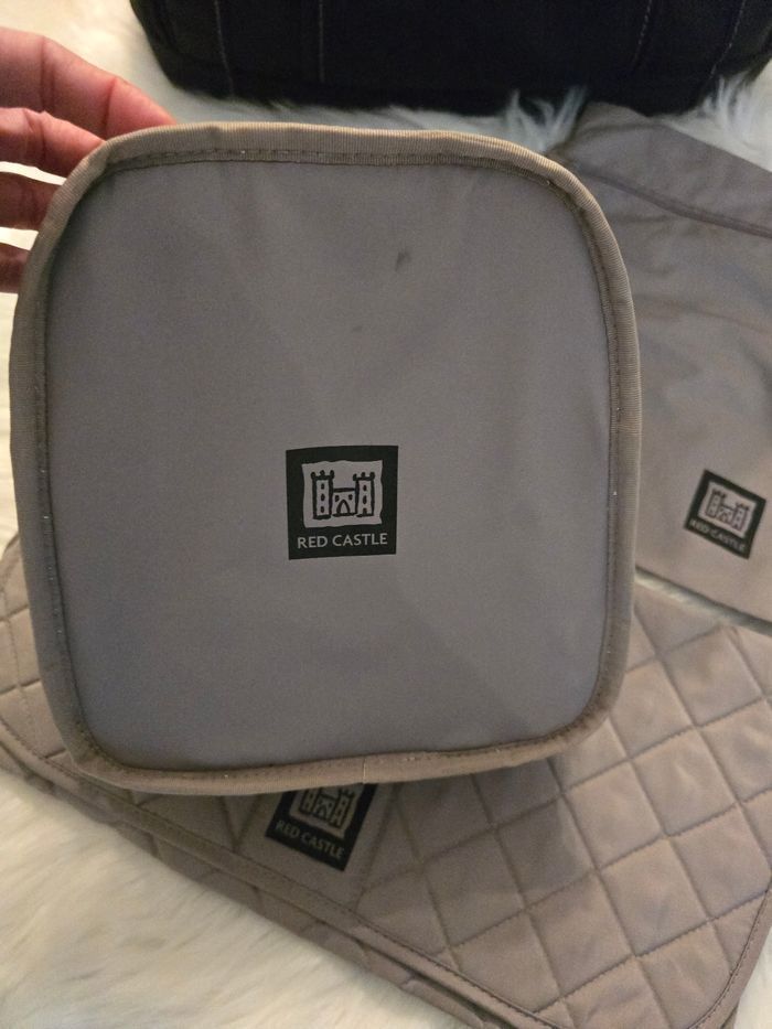 ⚘️⚘️ Superbe Sac à langer avec tapis de change et sacoche de conservation ,red castle ⚘️(tbe)⚘️⚘️ - photo numéro 2