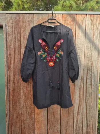 Robe noir zara avec perroquet