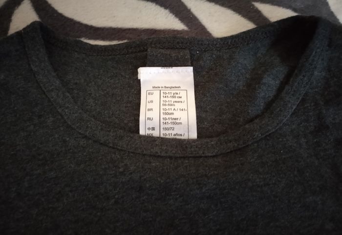 Tee-shirt gris avec motifs "Décathlon 10/11 ans neuf - photo numéro 5