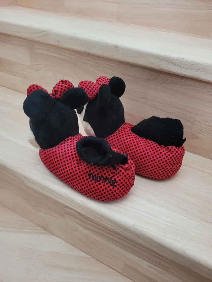 Chaussons peluche Minnie taille 24 - photo numéro 6