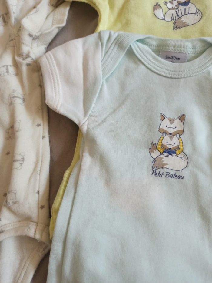 Lot de 5 bodies 3 mois - photo numéro 4