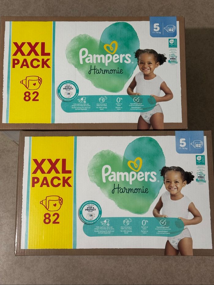 Lot de 2 cartons de couches taille 5 Pampers harmonie