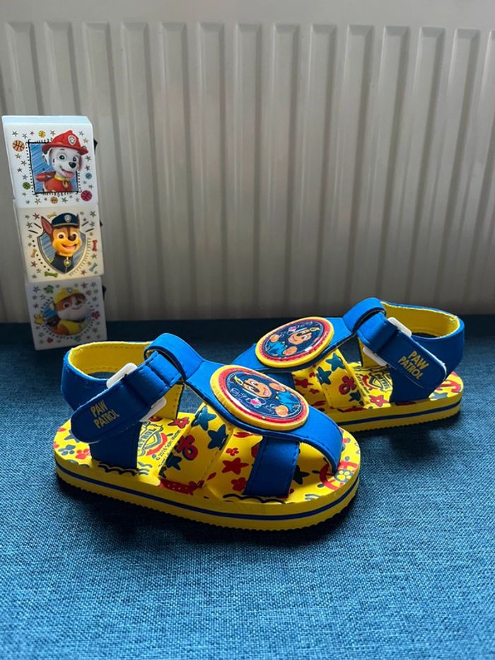 Claquettes / sandalettes / nu-pieds garçon pat patrouille - pointure 25 neuves - photo numéro 2