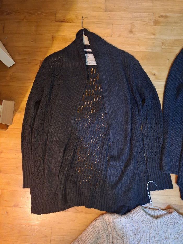 Lot 1 pull fait main un gilet long  un pull long femme taille M - photo numéro 3