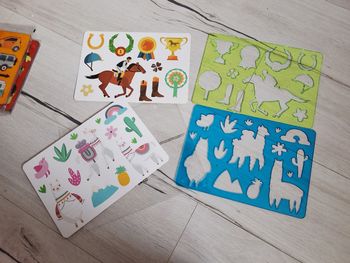 Règle de dessin pochoir à dessiner motifs lama, Mexique et cheval, médaille équitation et coloriages Neuf