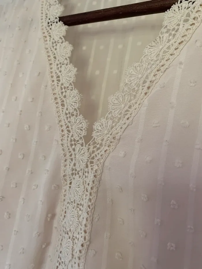 Blouse MC écru plumetis Shein t. M parfait état - photo numéro 4