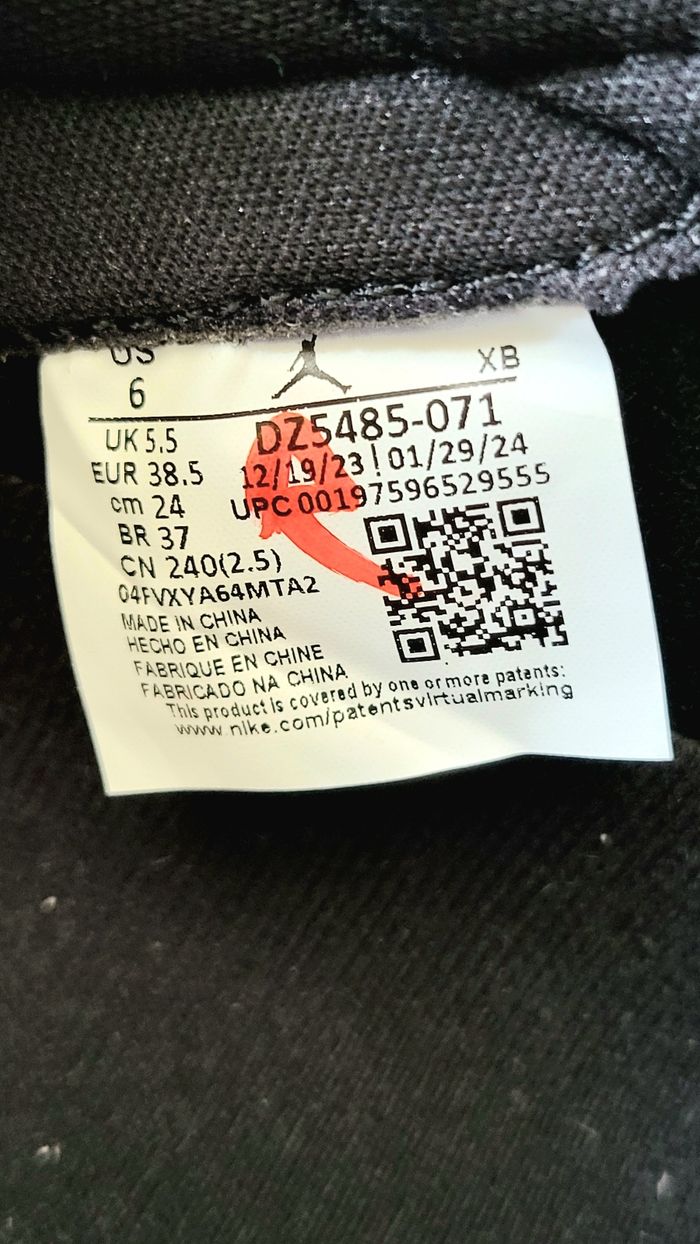 Air Jordan 1 Retro High OG Black Metallic Gold Sail - DZ5485071 - Unisex - Size : 38.5 🌈🌈 - photo numéro 9