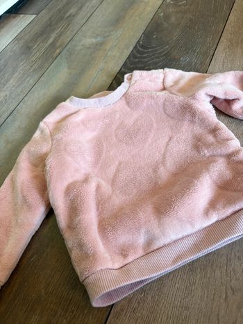 Pull rose doux cœurs relief 9-12 mois