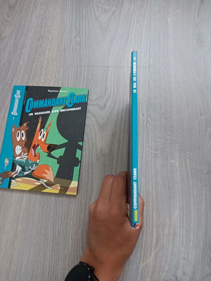 Lot de 3 livres Commandant Clark-1 Un passager bien encombrant/2 Le bal de l'espace/3 Foxy en danger - photo numéro 6