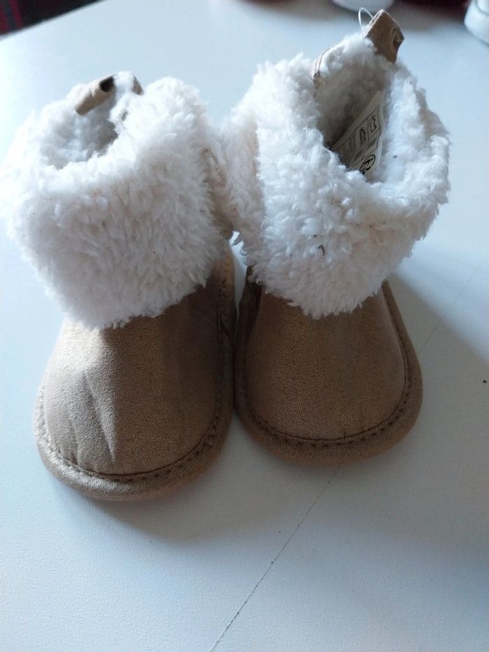 Chaussons Taille 18 - photo numéro 2