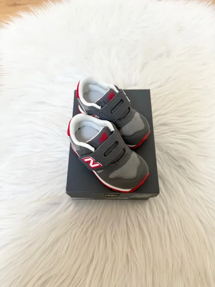 Baskets New Balance bébé – Taille 20,5 – gris/rouge – Neuf avec étiquette - photo numéro 7