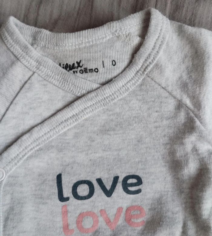 Ensemble body et bonnet taille naissance en très bon état - photo numéro 3